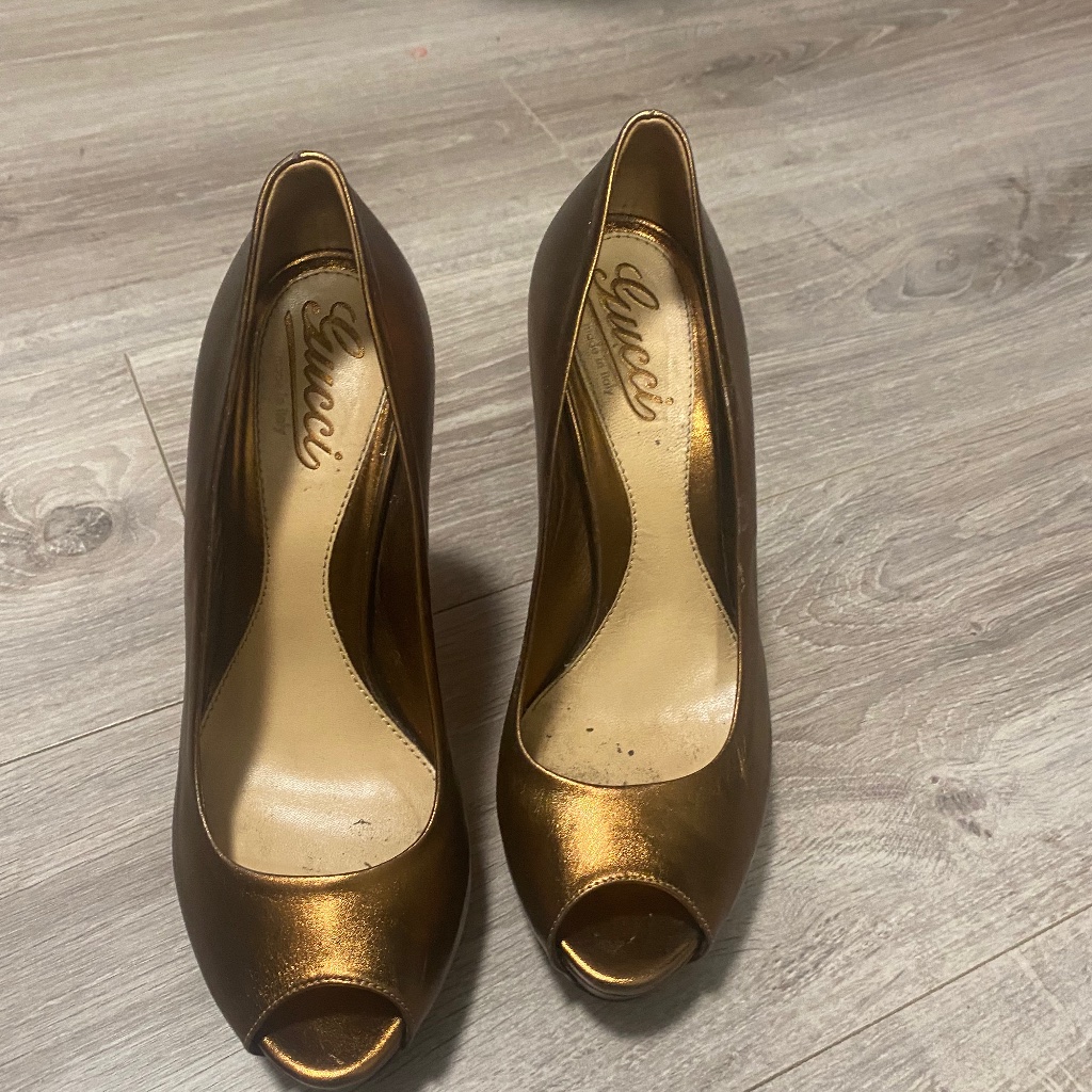 Gucci Bronze Pumps